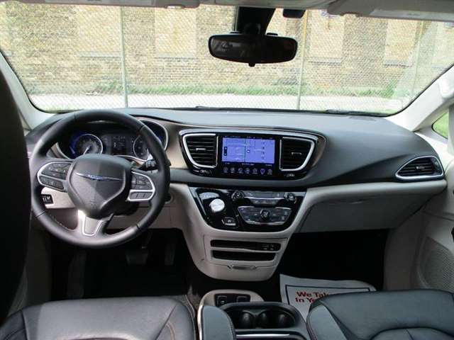 2017 Chrysler Pacifica Touring-L 4dr Mini-Van